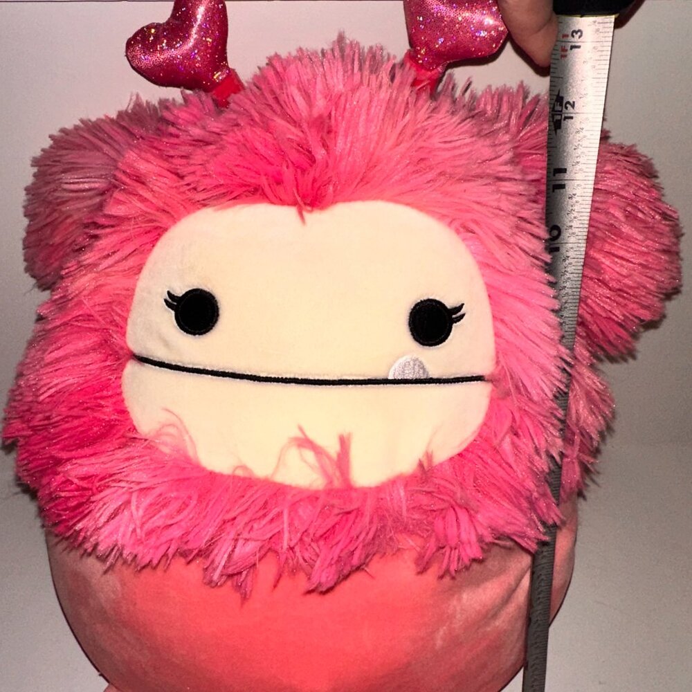 Squishmallows 12" IN VALENTINES 2023 BIGFOOT CAPARINNE RARE Kellytoy - Picture 6 of 6